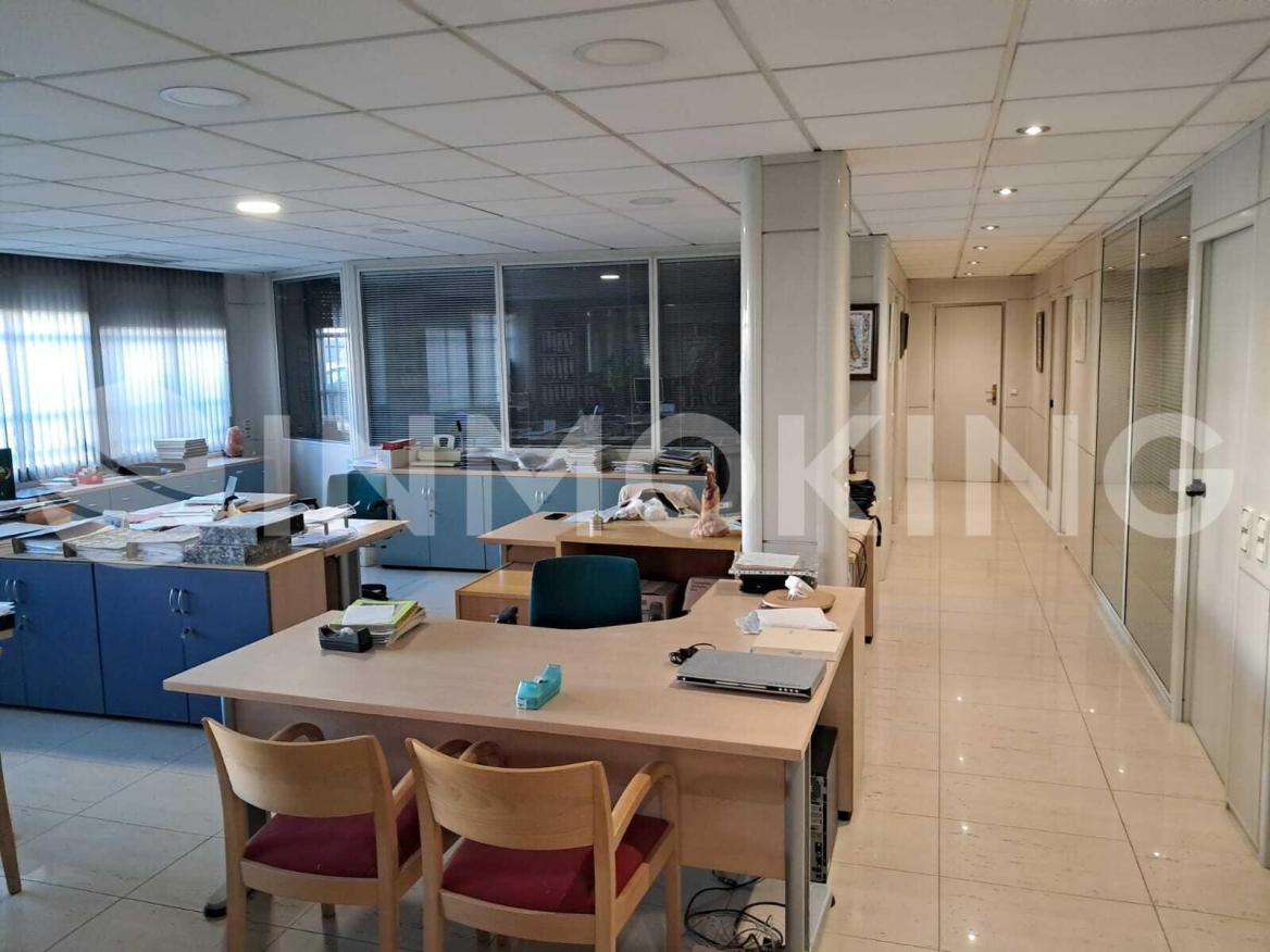 Foto de la propiedad Nave industrial con edificio corporativo en Silla